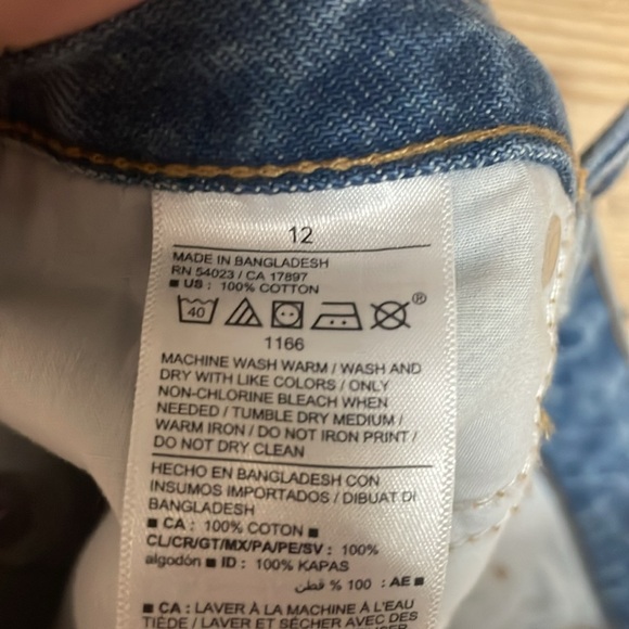 Old Navy size 12 Medium Wash Distressed Mini Denim Button Fly Non-Stretch Skirt - Picture 13 of 13